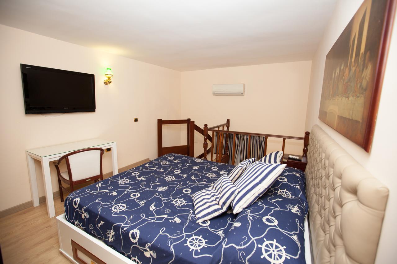 Hotel Ausonia Napoli Bagian luar foto