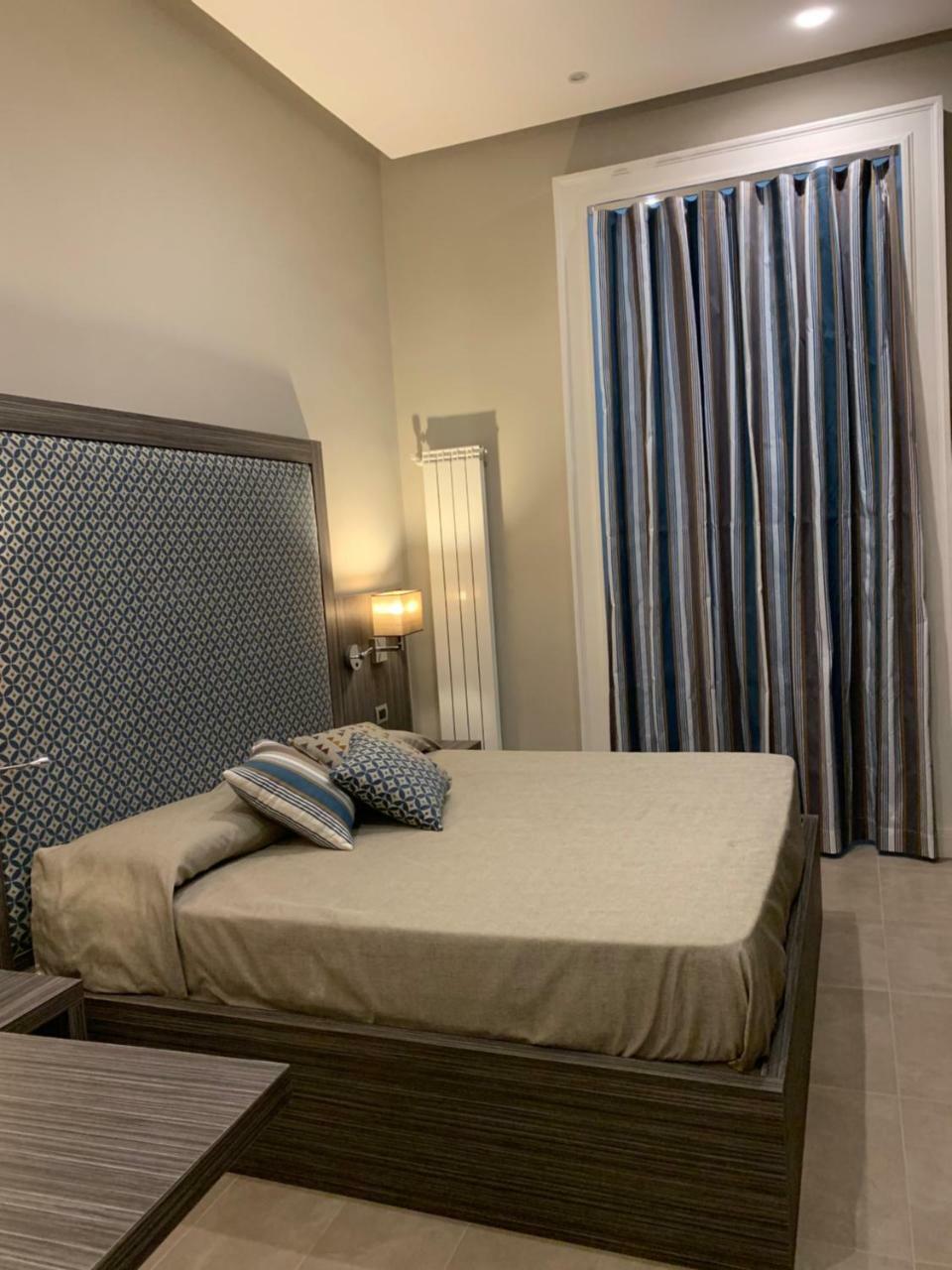 Hotel Ausonia Napoli Bagian luar foto