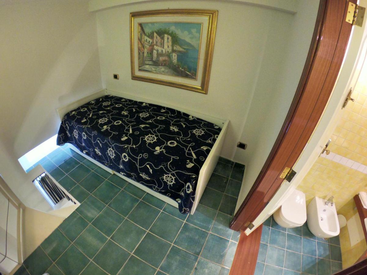 Hotel Ausonia Napoli Bagian luar foto